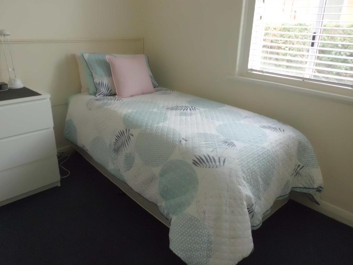 Glenelg Sea-Breeze Bed & Breakfast Adelaide Bagian luar foto