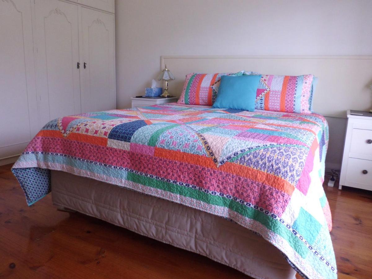 Glenelg Sea-Breeze Bed & Breakfast Adelaide Bagian luar foto
